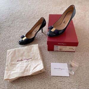 Salvatore Ferragamo navy blue patent leather pumps heels almond pointy toe 8.5